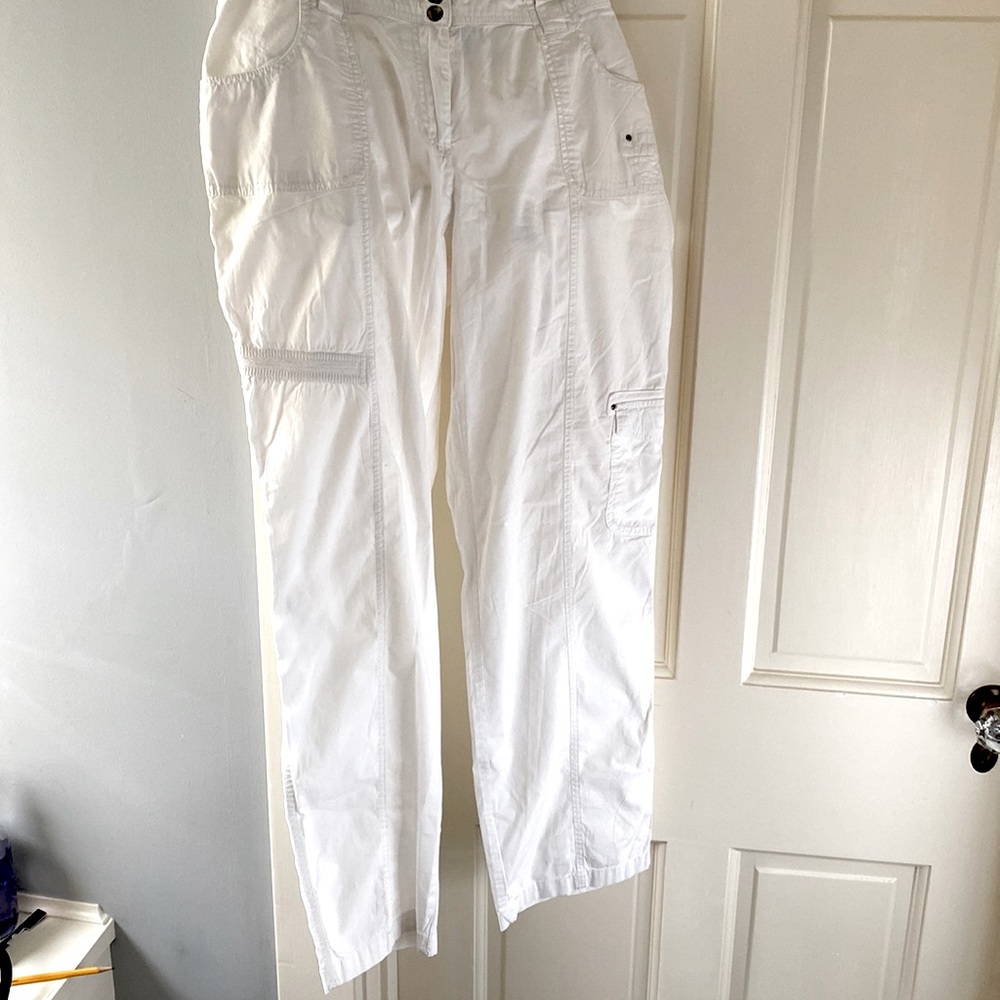 EUC Chicos sz 2 lightweight 97cotton 3% spandex, pants. Comfy & cool looking!